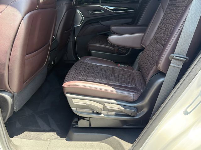 Used 2022 Cadillac Escalade Premium Luxury Platinum AWD/4WD image 21