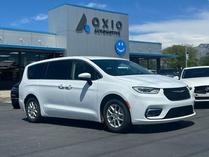 Used 2024 Chrysler Pacifica Touring-L