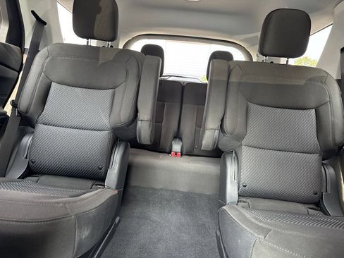 Used 2024 Ford Explorer XLT AWD/4WD image 23