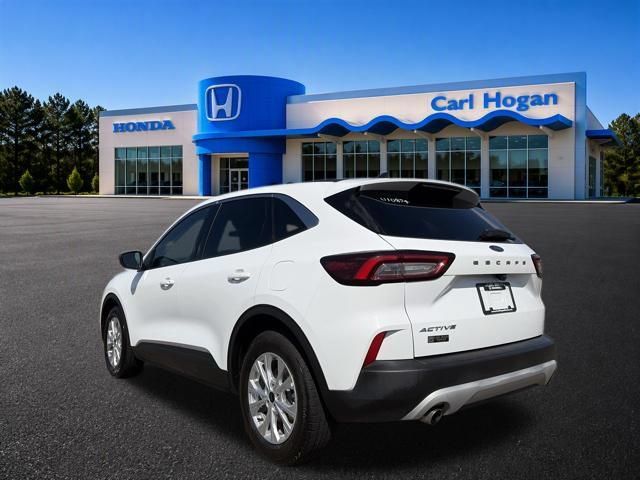 Used 2023 Ford Escape Active w/ Cold Weather Package FWD image 4