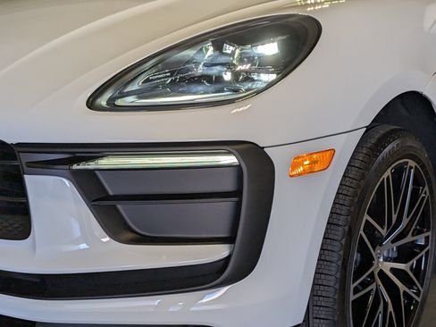 New 2026 Porsche Macan image 15
