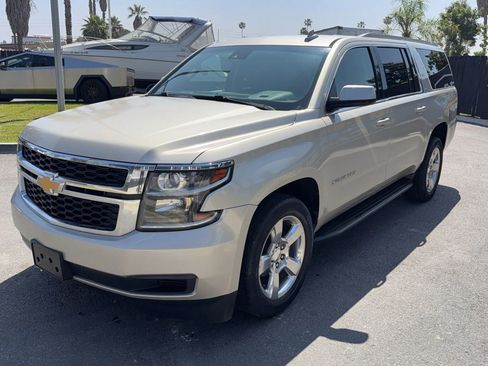 Used 2017 Chevrolet Suburban LT image 4