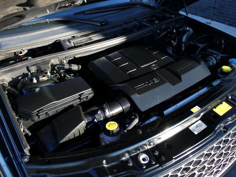 Used 2012 Land Rover Range Rover HSE image 29