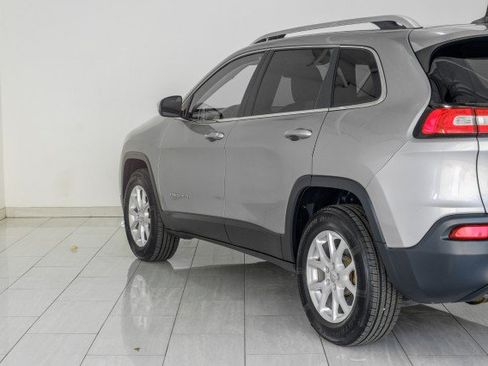 Used 2016 Jeep Cherokee Latitude w/ Cold Weather Group AWD/4WD image 68