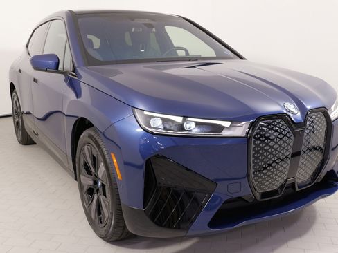 Used 2024 BMW iX xDrive50 w/ Premium Package image 6