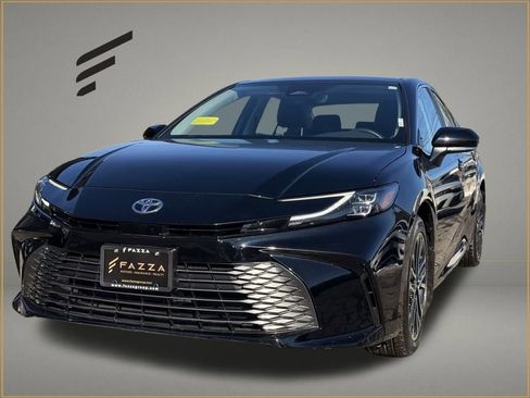 Used 2025 Toyota Camry XLE AWD/4WD image 1