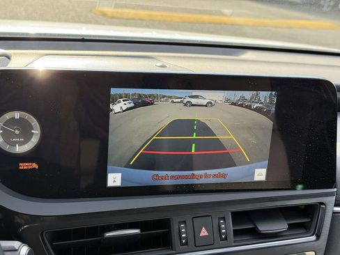 Used 2024 Lexus ES 300h w/ Premium Package image 11