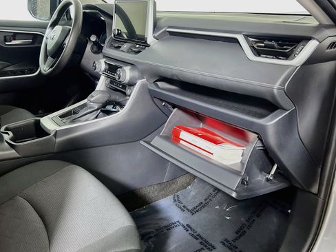 Used 2025 Toyota RAV4 XLE FWD image 35
