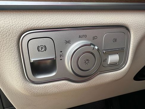 Used 2021 Mercedes-Benz GLS 450 4MATIC image 13