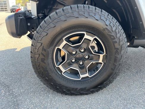 Used 2023 Jeep Gladiator Mojave w/ Cold Weather Group image 9