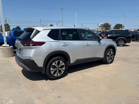 Used 2023 Nissan Rogue SV FWD image 4