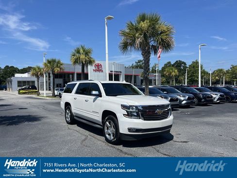 Used 2018 Chevrolet Suburban Premier AWD/4WD image 1
