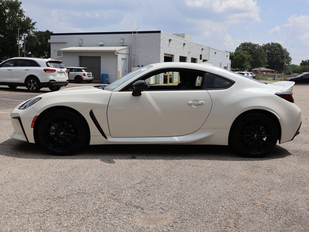 Used 2025 Toyota GR86 Premium w/ ALL Weather Mat Package (TMS) RWD image 4