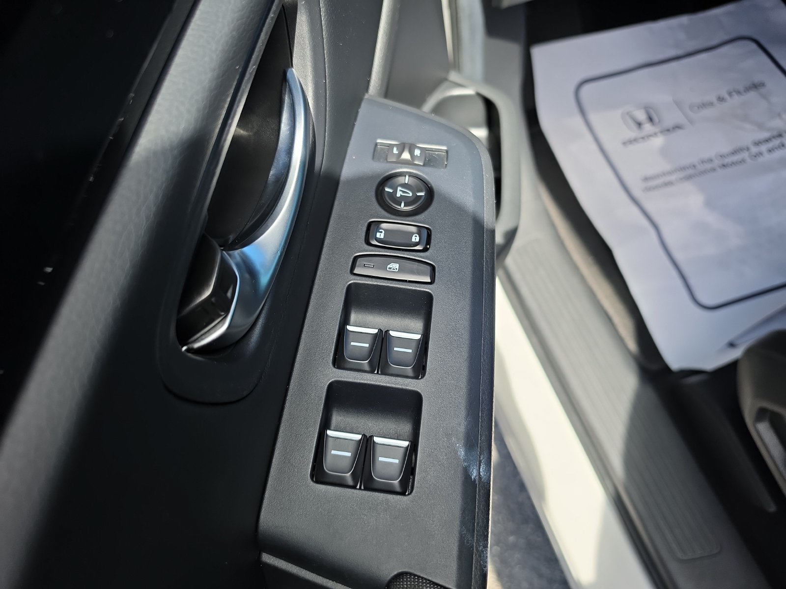 Used 2025 Honda Pilot Sport image 14