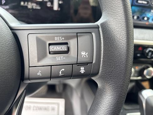 Used 2025 Nissan Kicks SV AWD/4WD image 23