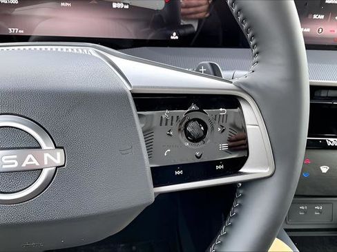 Used 2025 Nissan Murano SV image 14