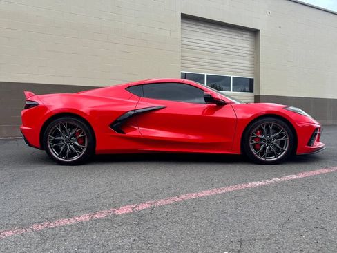 Used 2024 Chevrolet Corvette Stingray Preferred Cpe w/ Z51 Performance Package RWD image 3