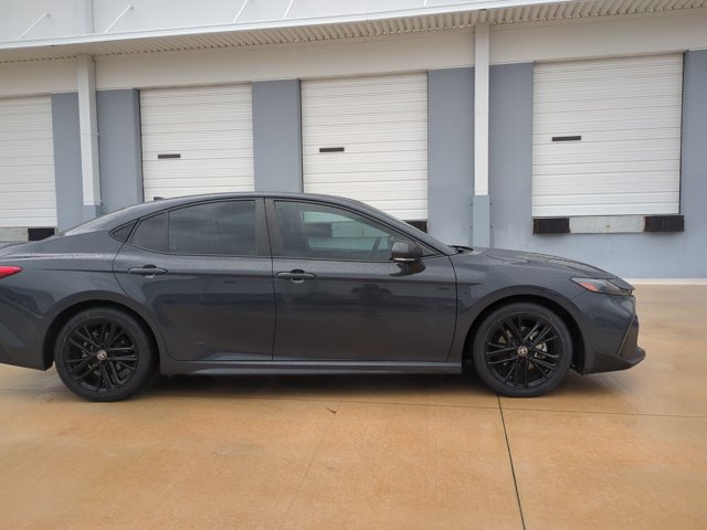 Used 2025 Toyota Camry SE FWD image 5