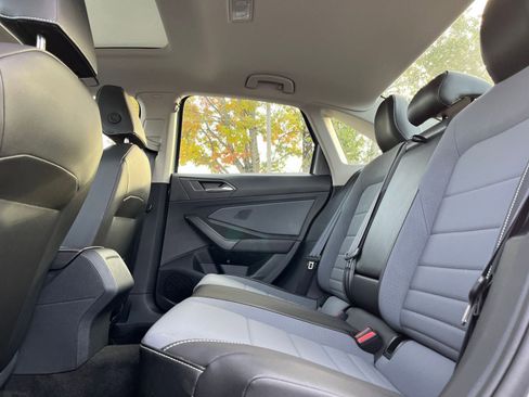 Used 2025 Volkswagen Jetta SE image 25