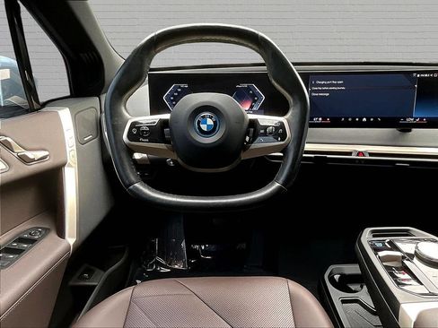 Used 2024 BMW iX xDrive50 w/ Premium Package AWD/4WD image 8