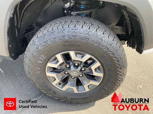 Certified 2022 Toyota Tacoma TRD Off-Road AWD/4WD image 11