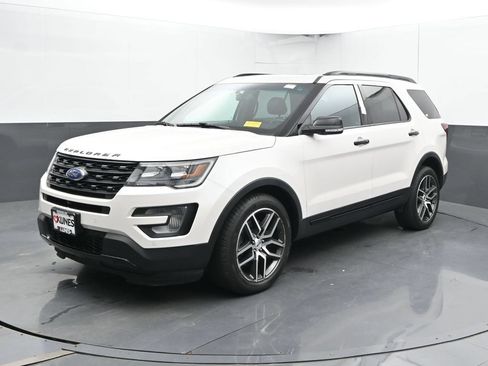 Used 2017 Ford Explorer Sport w/ Equipment Group 401A AWD/4WD image 8
