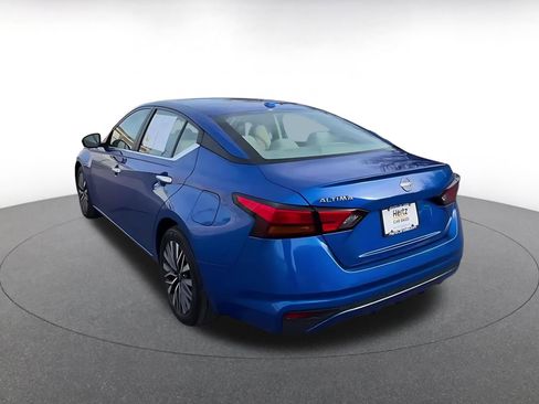 Used 2025 Nissan Altima 2.5 SV image 11