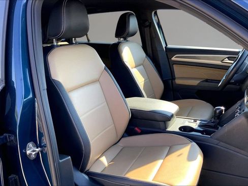 Certified 2022 Volkswagen Atlas Cross Sport SE FWD image 7