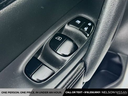 Certified 2018 Nissan Rogue SL FWD image 18