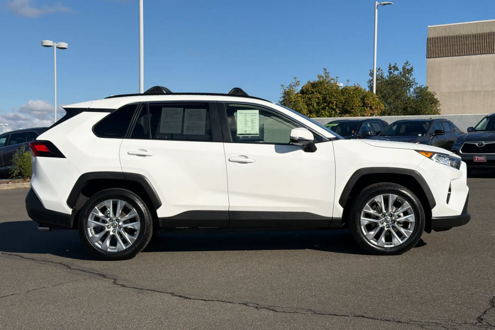 Used 2019 Toyota RAV4 XLE Premium w/ Cold Weather Package AWD/4WD image 6