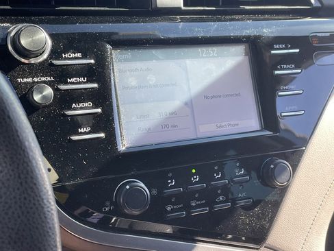 Used 2019 Toyota Camry LE image 6