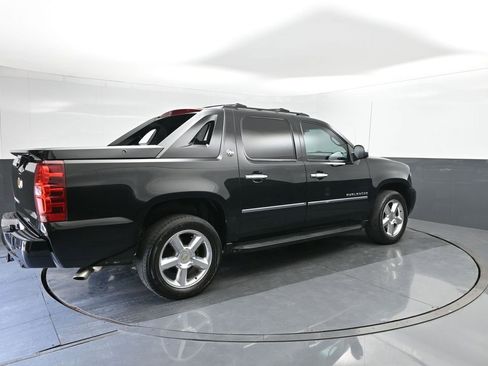 Used 2013 Chevrolet Avalanche LTZ image 15