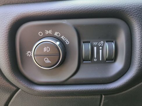 New 2026 RAM 2500 Laramie AWD/4WD image 18