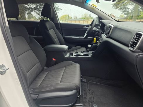 Used 2022 Kia Sportage LX image 17