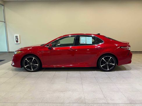Used 2019 Toyota Camry XSE image 3
