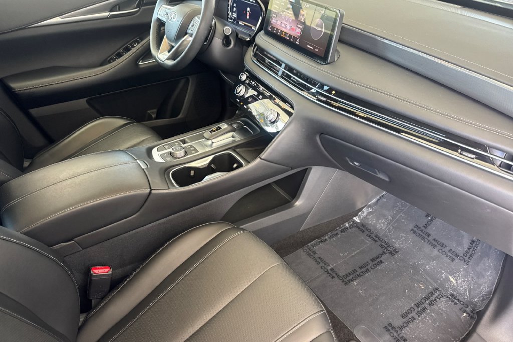 Certified 2025 INFINITI QX60 Luxe FWD image 15