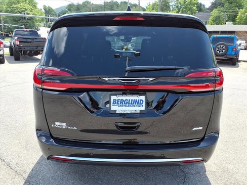 New 2027 Chrysler Pacifica Select AWD/4WD image 5