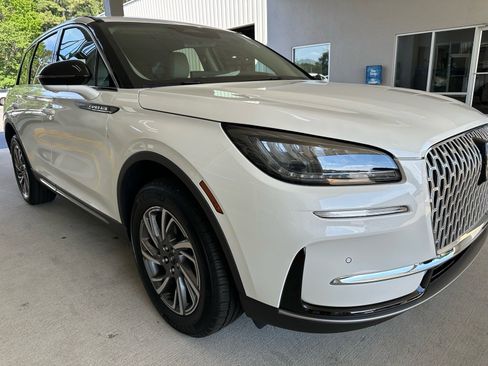 Used 2025 Lincoln Corsair FWD w/ Equipment Group 101A image 8