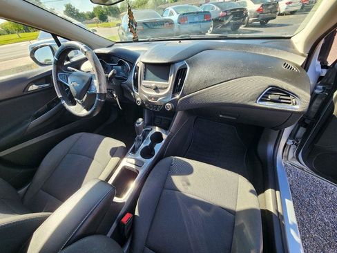 Used 2017 Chevrolet Cruze LT FWD image 14