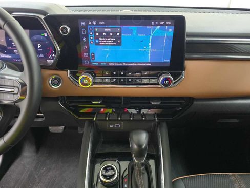 Used 2024 GMC Canyon AT4 AWD/4WD image 10