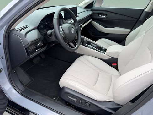 Used 2025 Honda Accord EX-L image 9