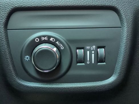 New 2025 Jeep Grand Cherokee L Altitude image 18