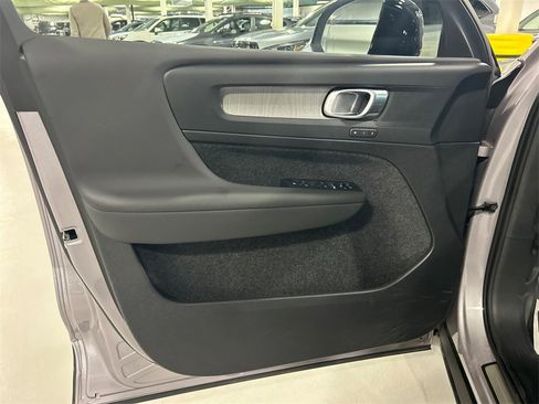 Used 2026 Volvo XC40 B5 Core w/ Climate Package image 9