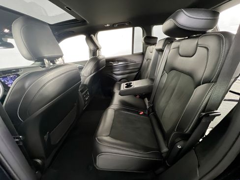 Used 2023 Jeep Grand Cherokee Altitude image 24