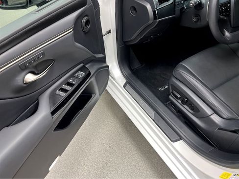 Certified 2023 Lexus ES 350 w/ Premium Package FWD image 8
