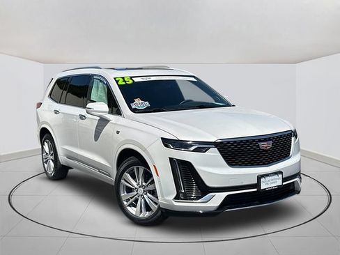 Certified 2025 Cadillac XT6 Premium Luxury w/ Technology Package FWD image 1