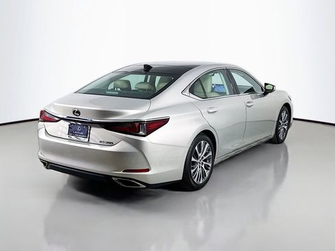 Used 2019 Lexus ES 350 350 Luxury w/ Accessory Package image 5