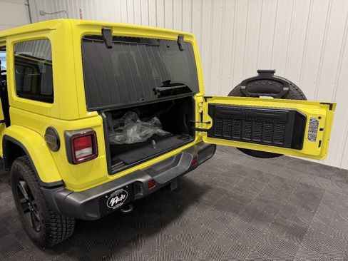 Used 2023 Jeep Wrangler Unlimited Sahara AWD/4WD image 12