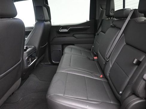 Used 2023 GMC Sierra 1500 SLT w/ SLT Premium Plus Package AWD/4WD image 18