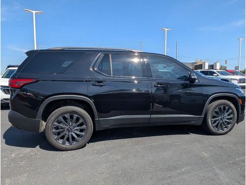 Used 2023 Chevrolet Traverse RS image 8